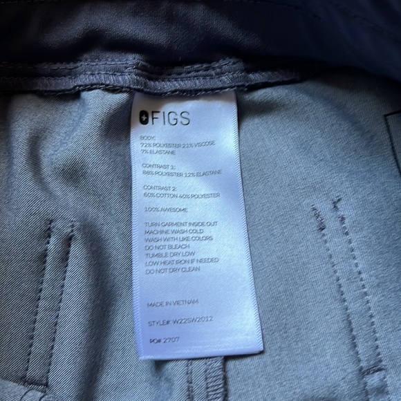 Figs scrub oversized top and pants both small - Picture 5 of 5